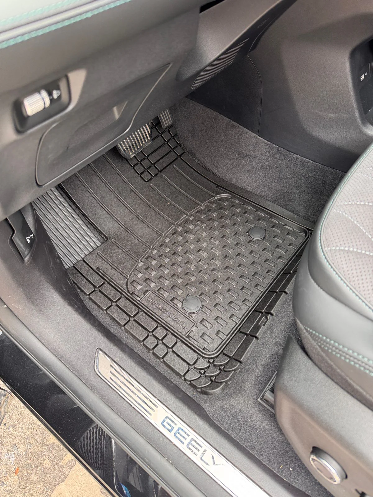 Tapetes Weathertech Universales Geely Monjaro 1ra Fila - Image 2