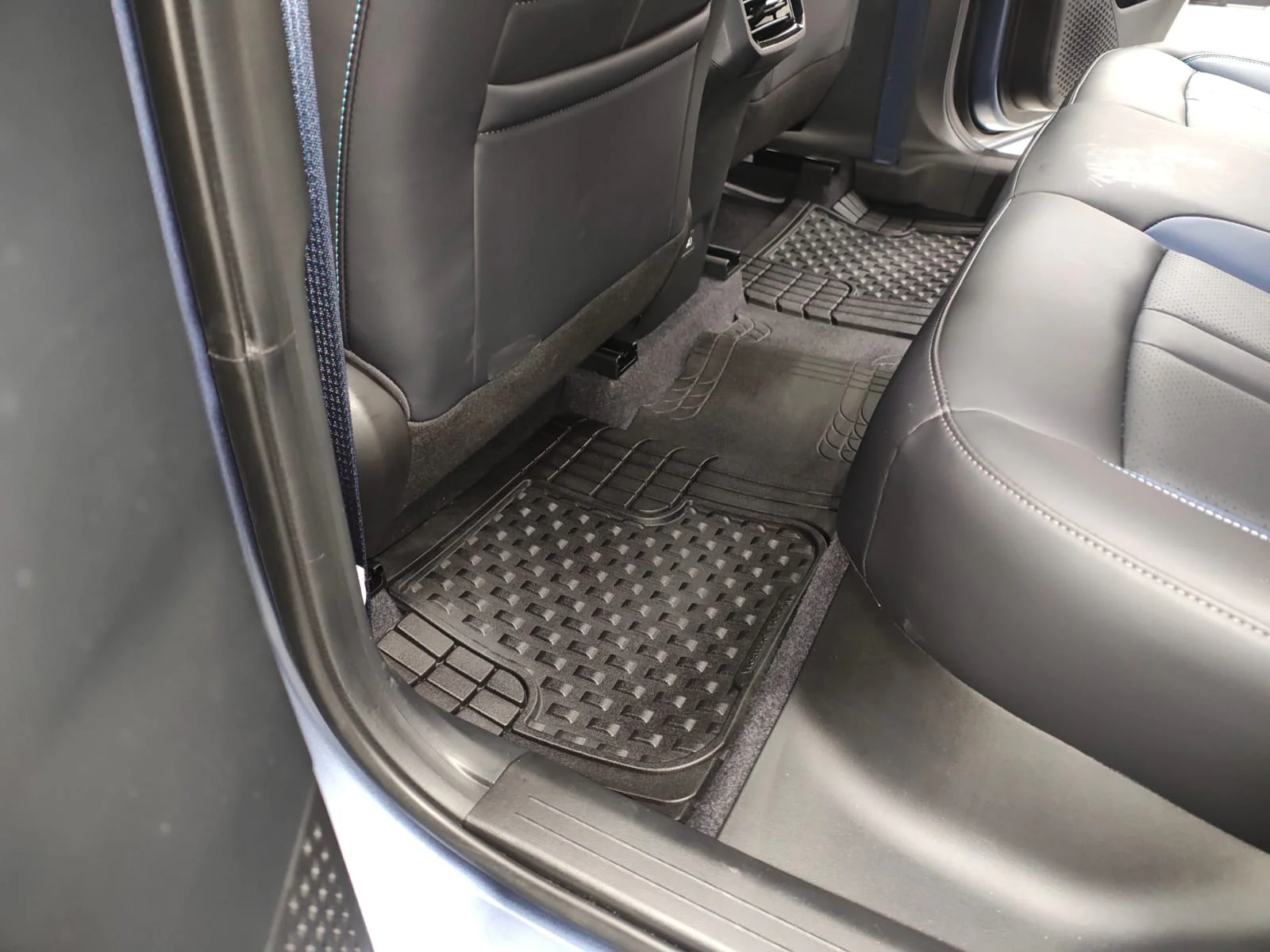Weathertech Tapetes Recortables Gac Emzoom 1ra+2da Filas - Image 3